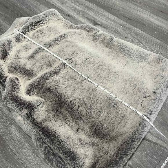 Brigette Bailey Faux Fur Vest SZ M Gray Super Soft! - Picture 9 of 10